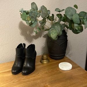 Gianni Bini ankle boots black size 6.5